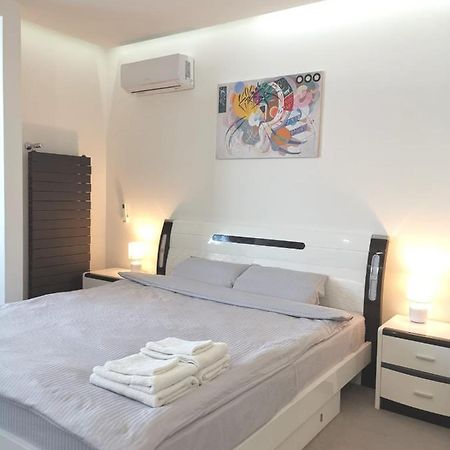 Stylish Riverside Apartments In Riviera Complex نيكولايف المظهر الخارجي الصورة
